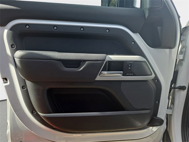 Used 2024 Land Rover Defender 110 S image 27