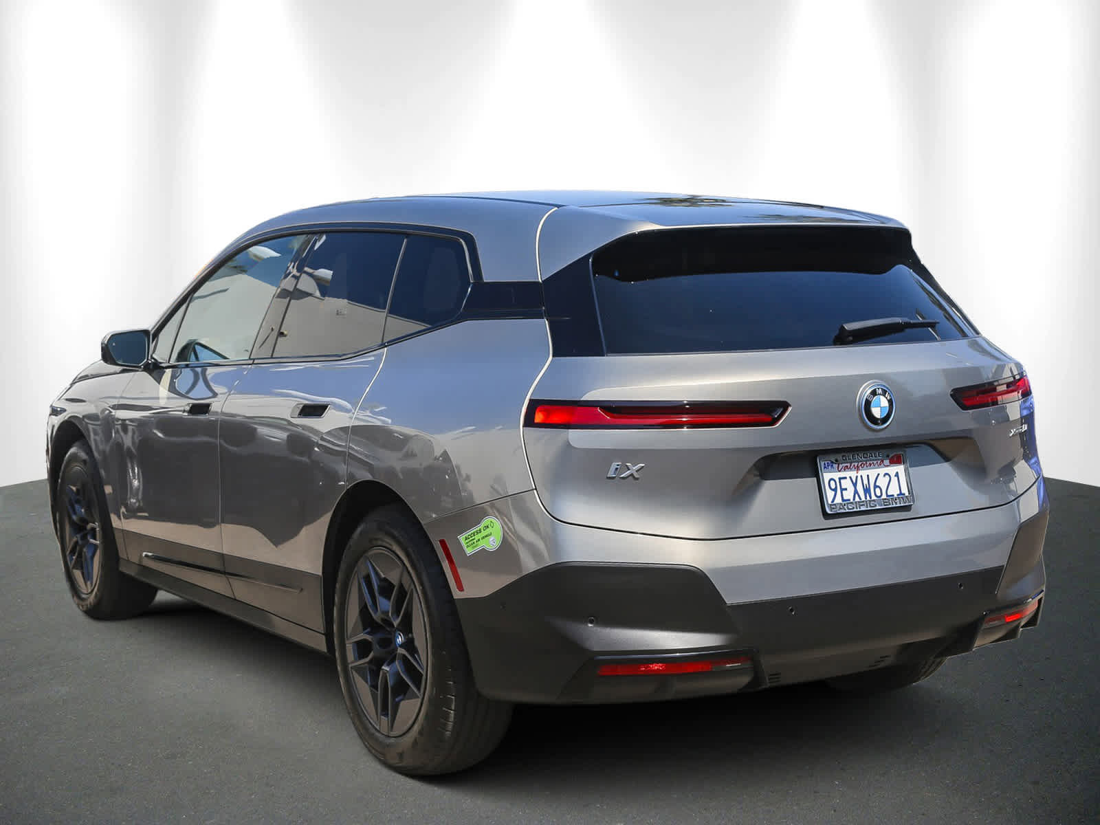 Certified 2023 BMW iX xDrive50 w/ Convenience Package image 4