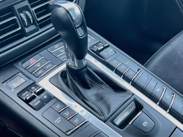 Certified 2020 Porsche Macan AWD/4WD image 19