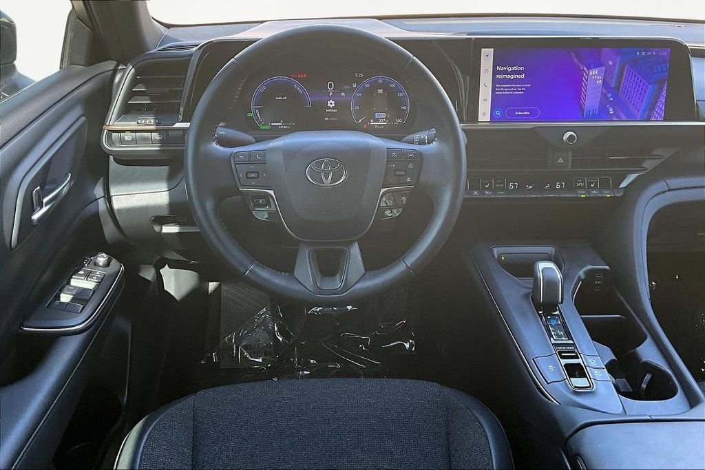 Used 2023 Toyota Crown XLE image 5