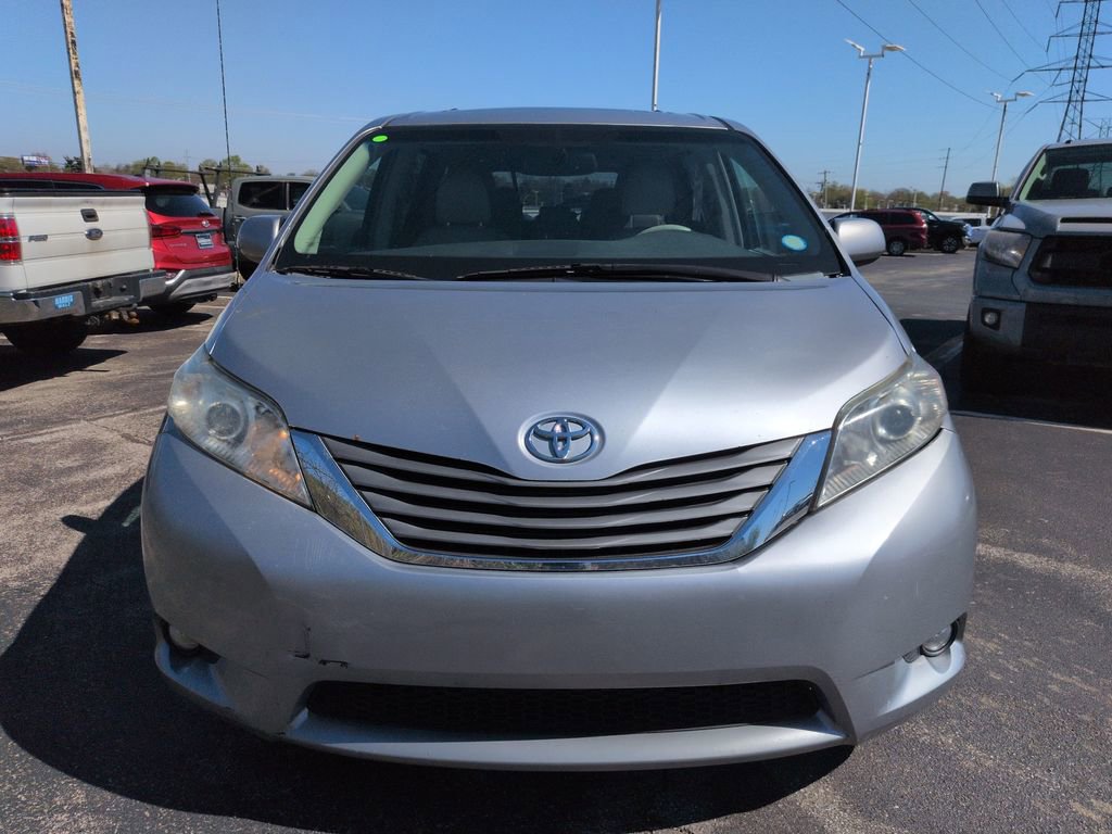 Used 2013 Toyota Sienna XLE image 8