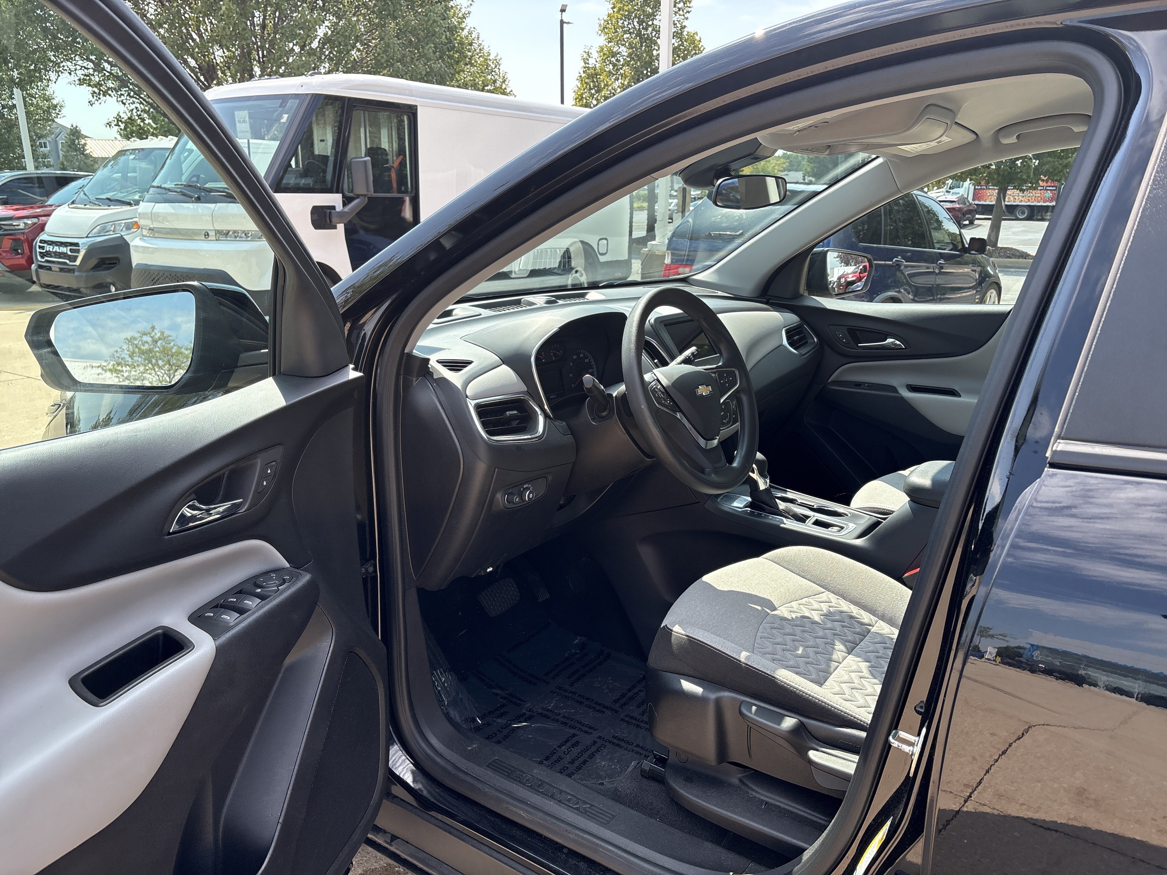 Used 2024 Chevrolet Equinox LS w/ Midnight Edition FWD image 10