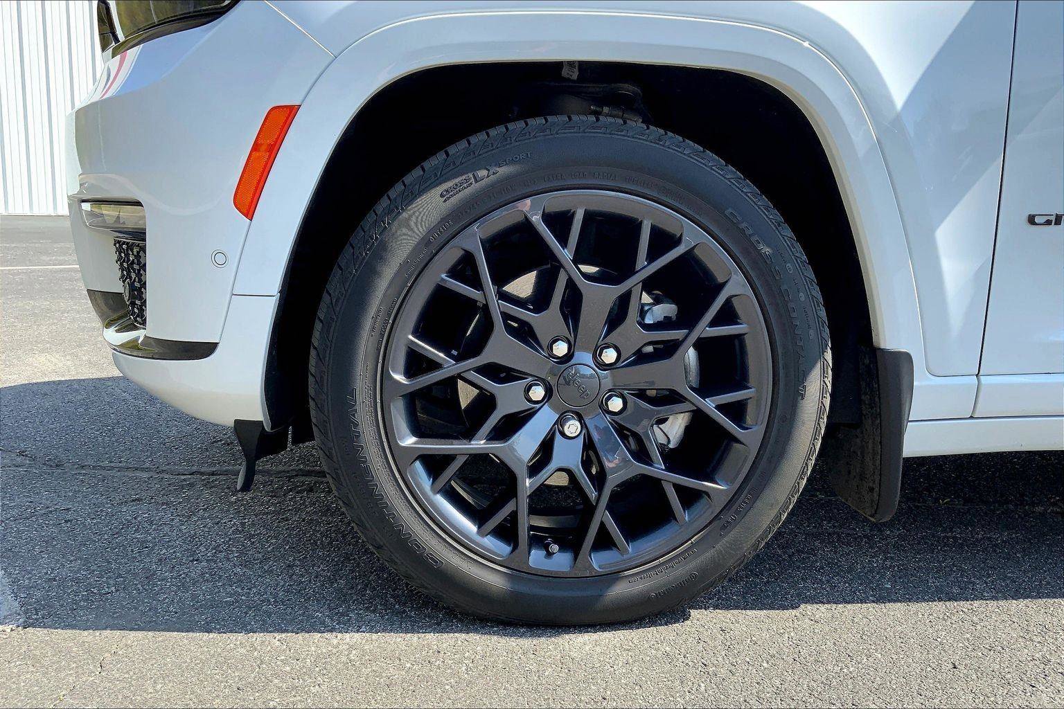 Used 2025 Jeep Grand Cherokee L Summit AWD/4WD image 9