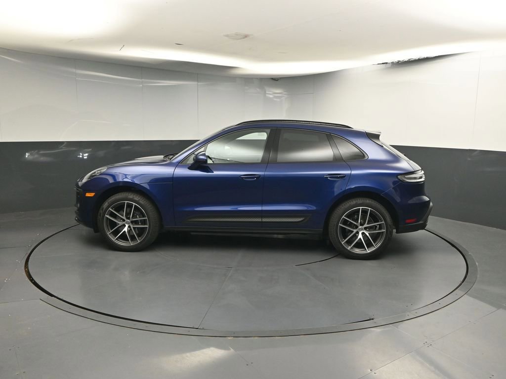 Used 2025 Porsche Macan AWD/4WD image 2