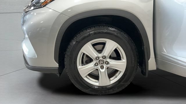Used 2020 Toyota Highlander LE AWD/4WD image 26
