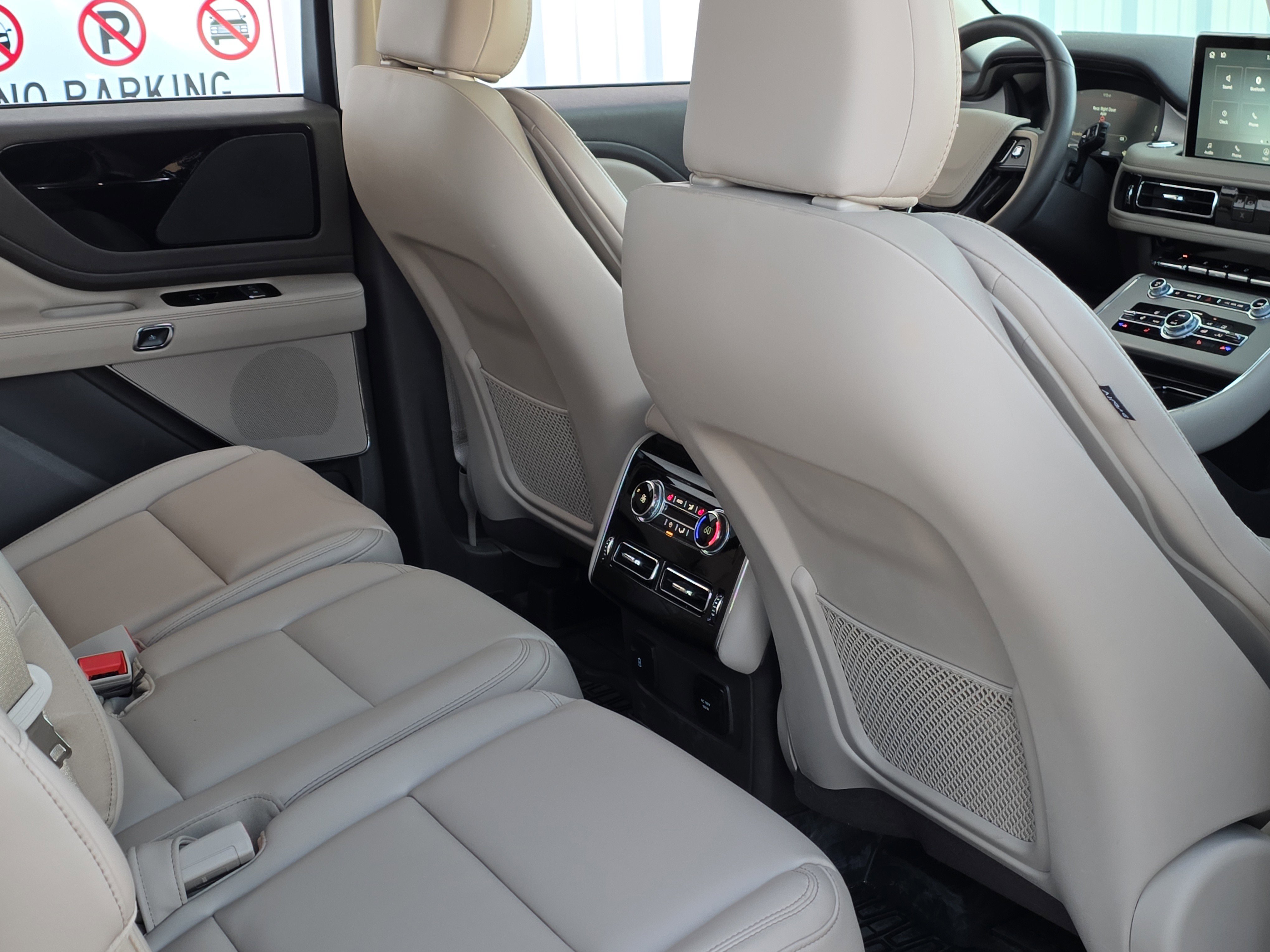 Used 2023 Lincoln Aviator 2WD w/ Elements Package image 33