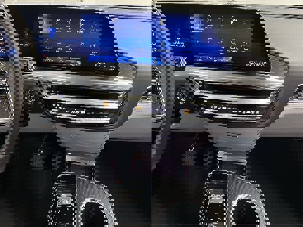 Certified 2024 Cadillac Lyriq Luxury image 25