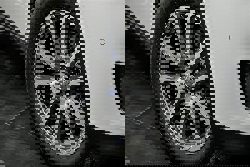 Used 2018 Maserati Levante image 3