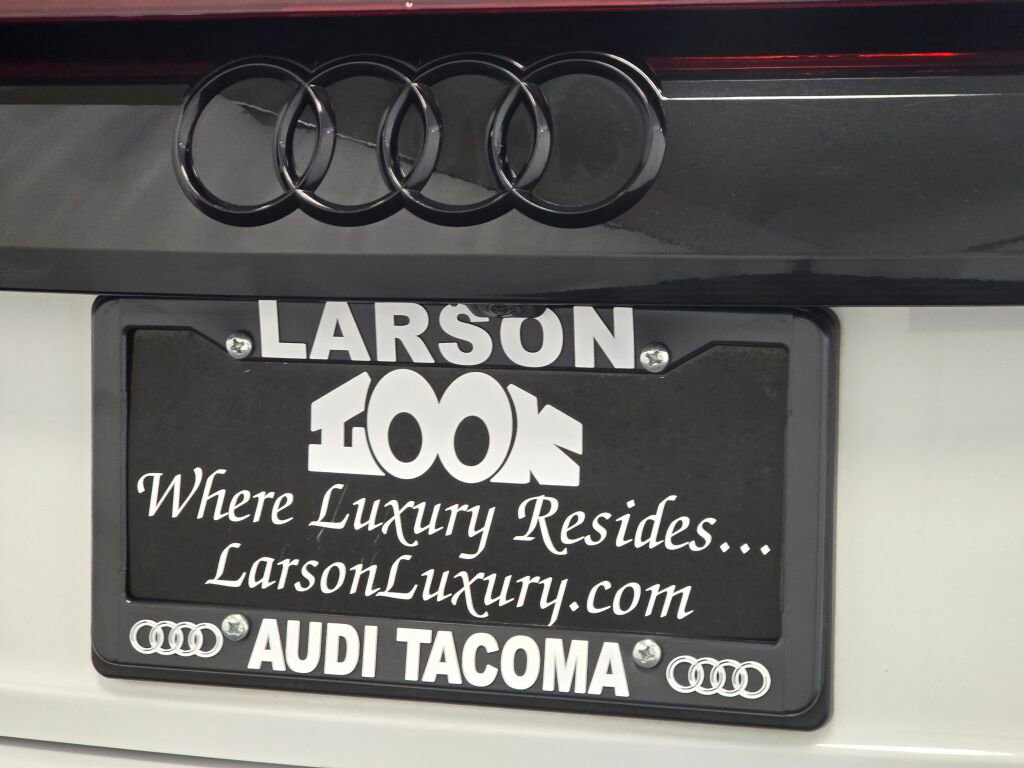 Used 2021 Audi Q8 Prestige w/ Prestige Package image 32