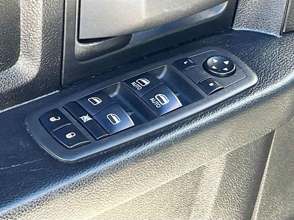 Used 2021 RAM 1500 Tradesman w/ Chrome Appearance Group AWD/4WD image 17