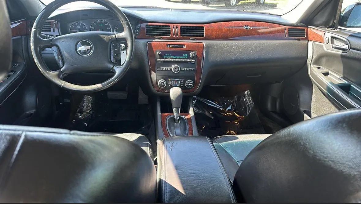 Used 2009 Chevrolet Impala LTZ FWD image 12