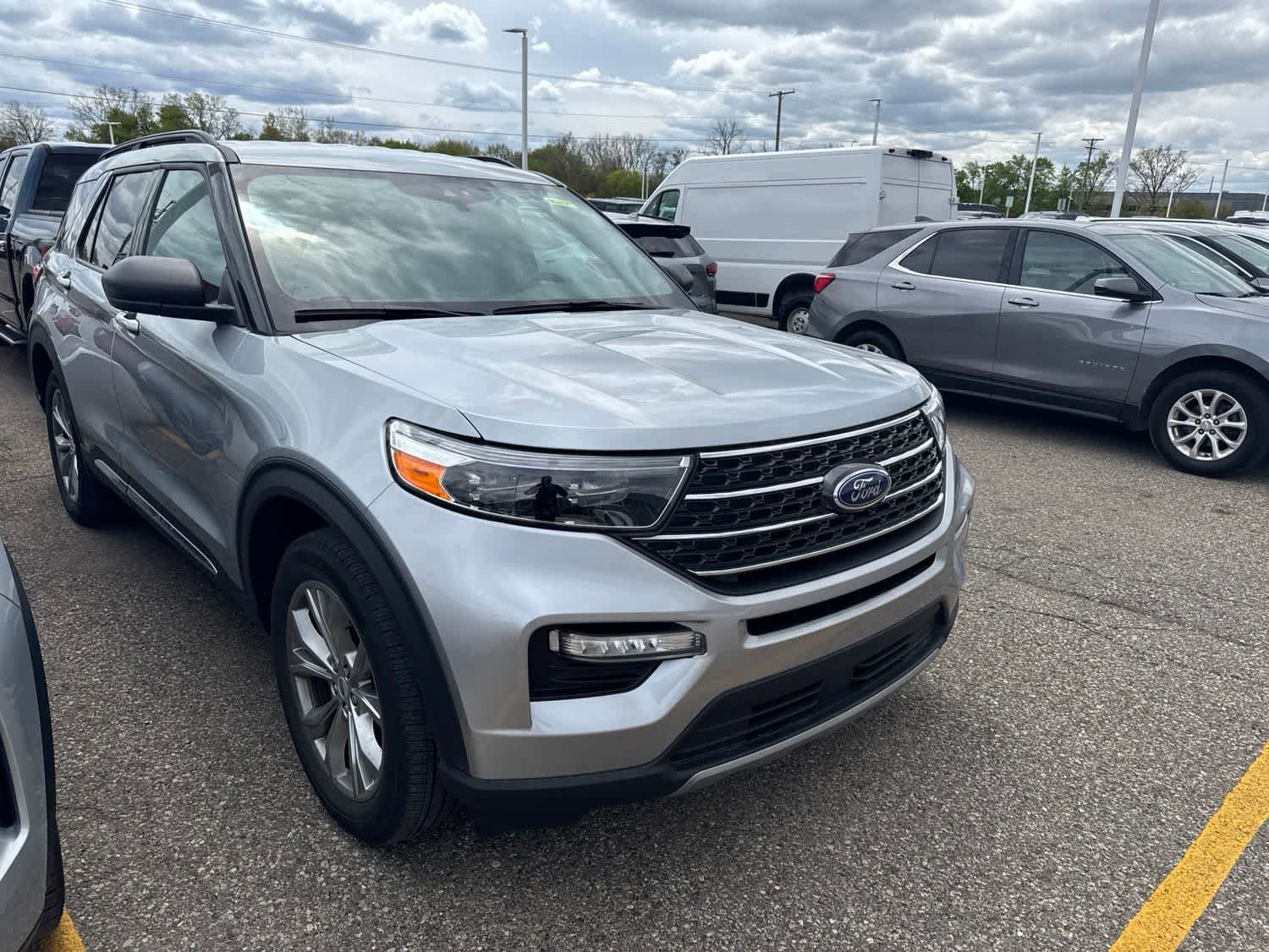 Used 2023 Ford Explorer XLT w/ Equipment Group 202A AWD/4WD image 5