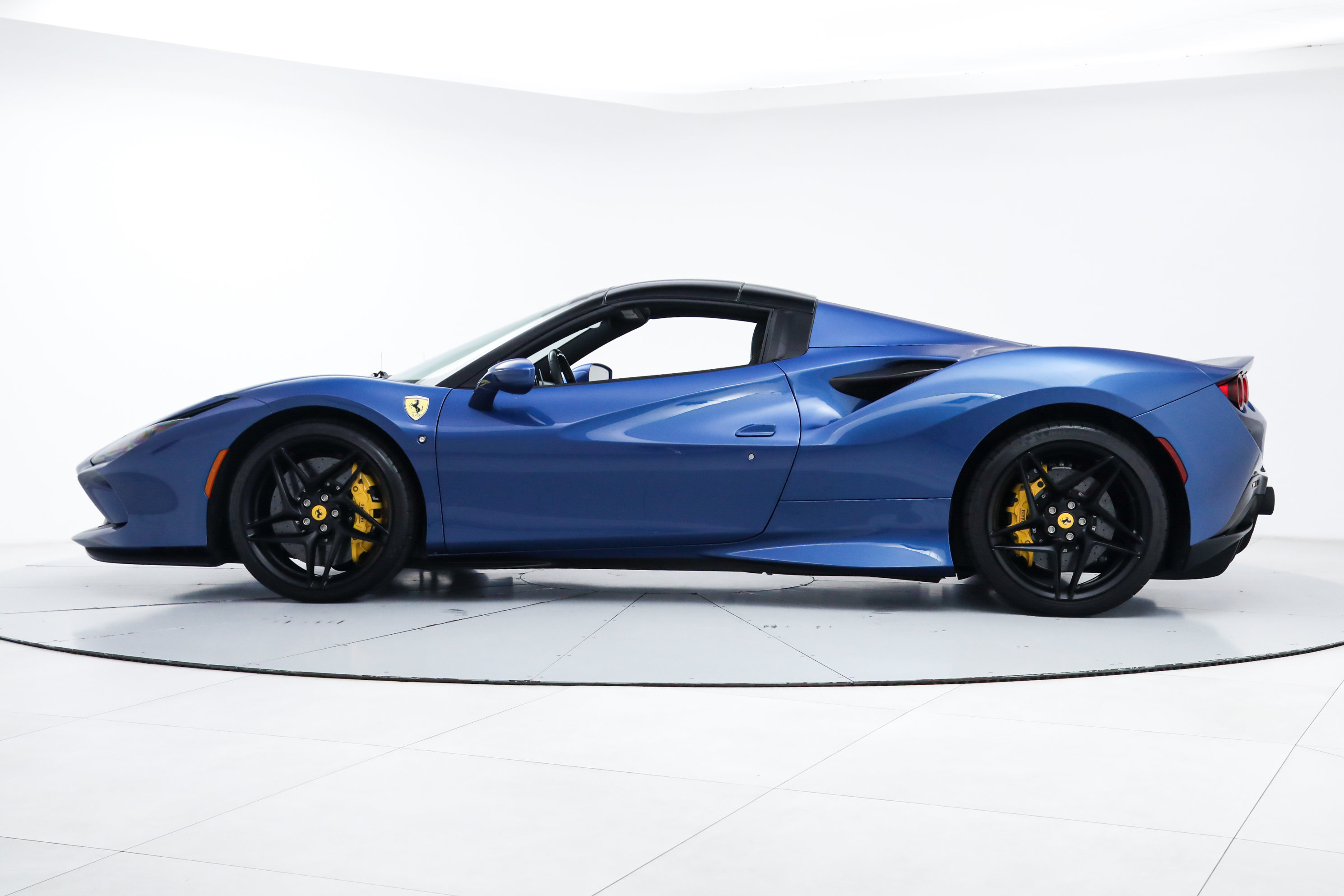 Certified 2023 Ferrari F8 Tributo RWD image 7