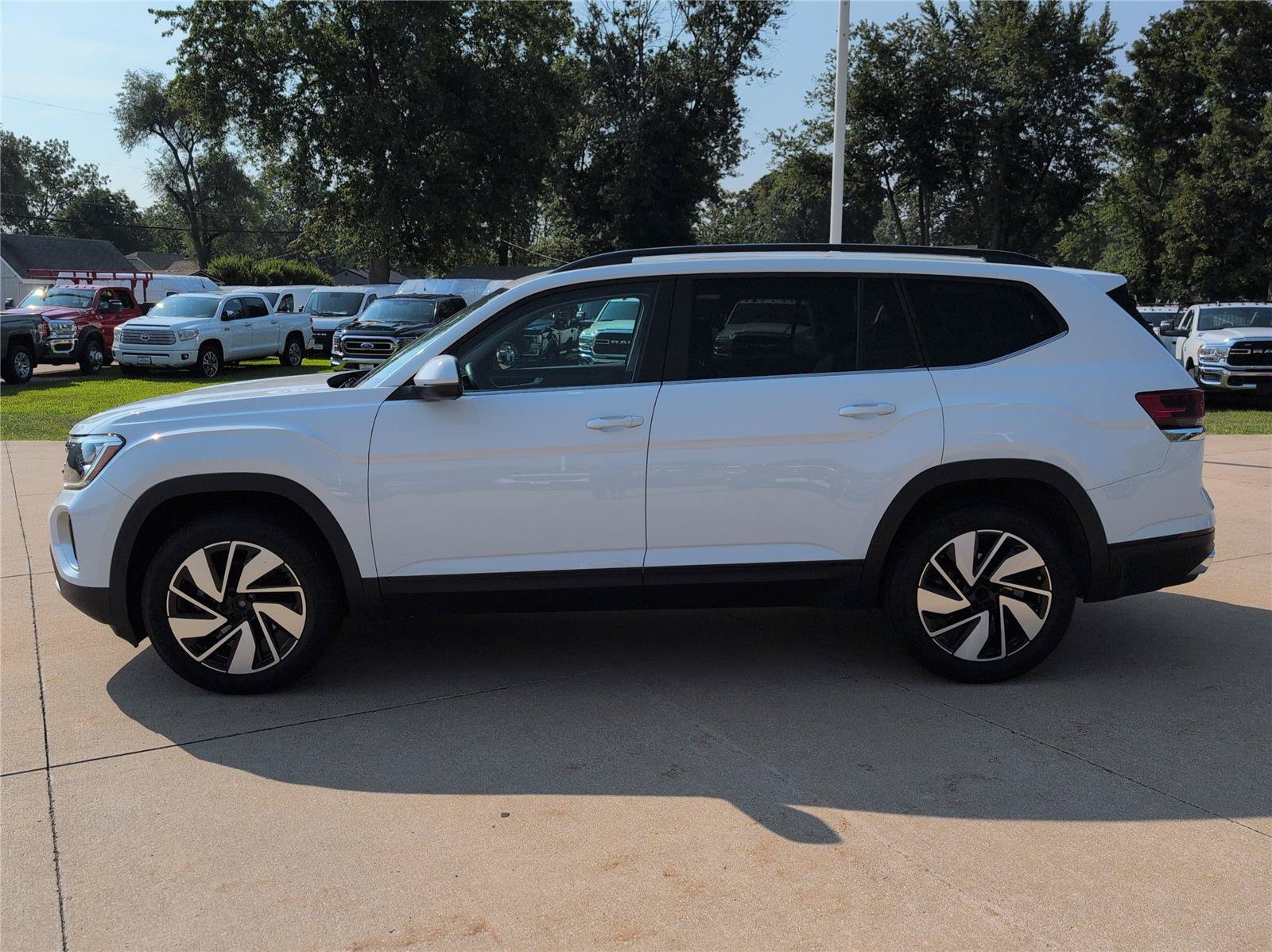 Used 2024 Volkswagen Atlas SE FWD image 6