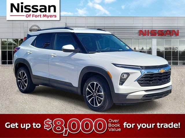 Used 2025 Chevrolet TrailBlazer LT FWD image 1