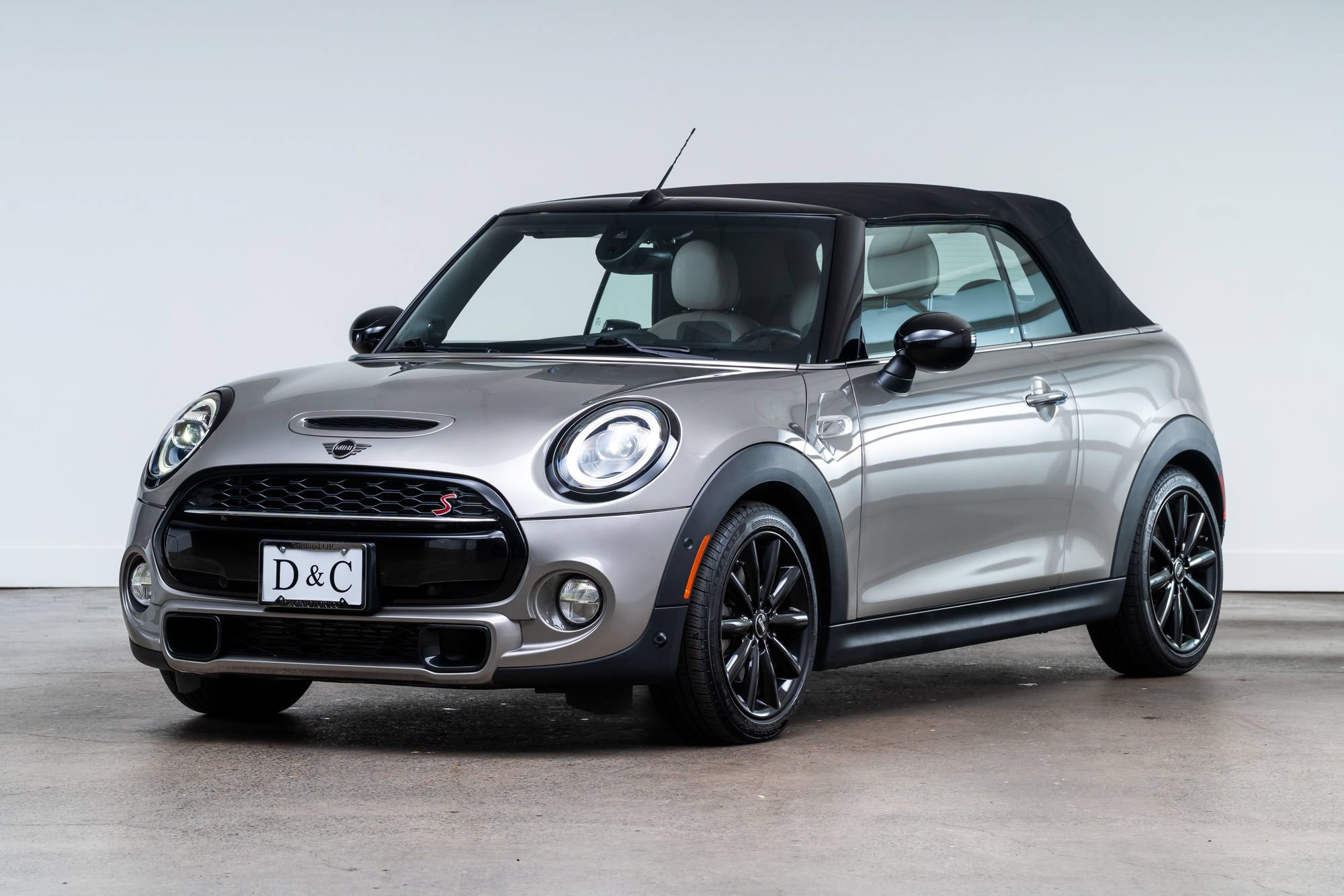 Used 2019 MINI Cooper S w/ Signature Upholstery Package FWD image 3