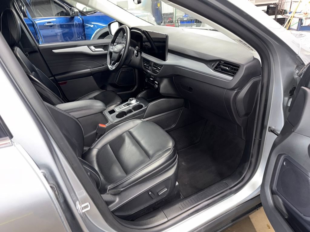 Used 2024 Ford Escape Platinum AWD/4WD image 19