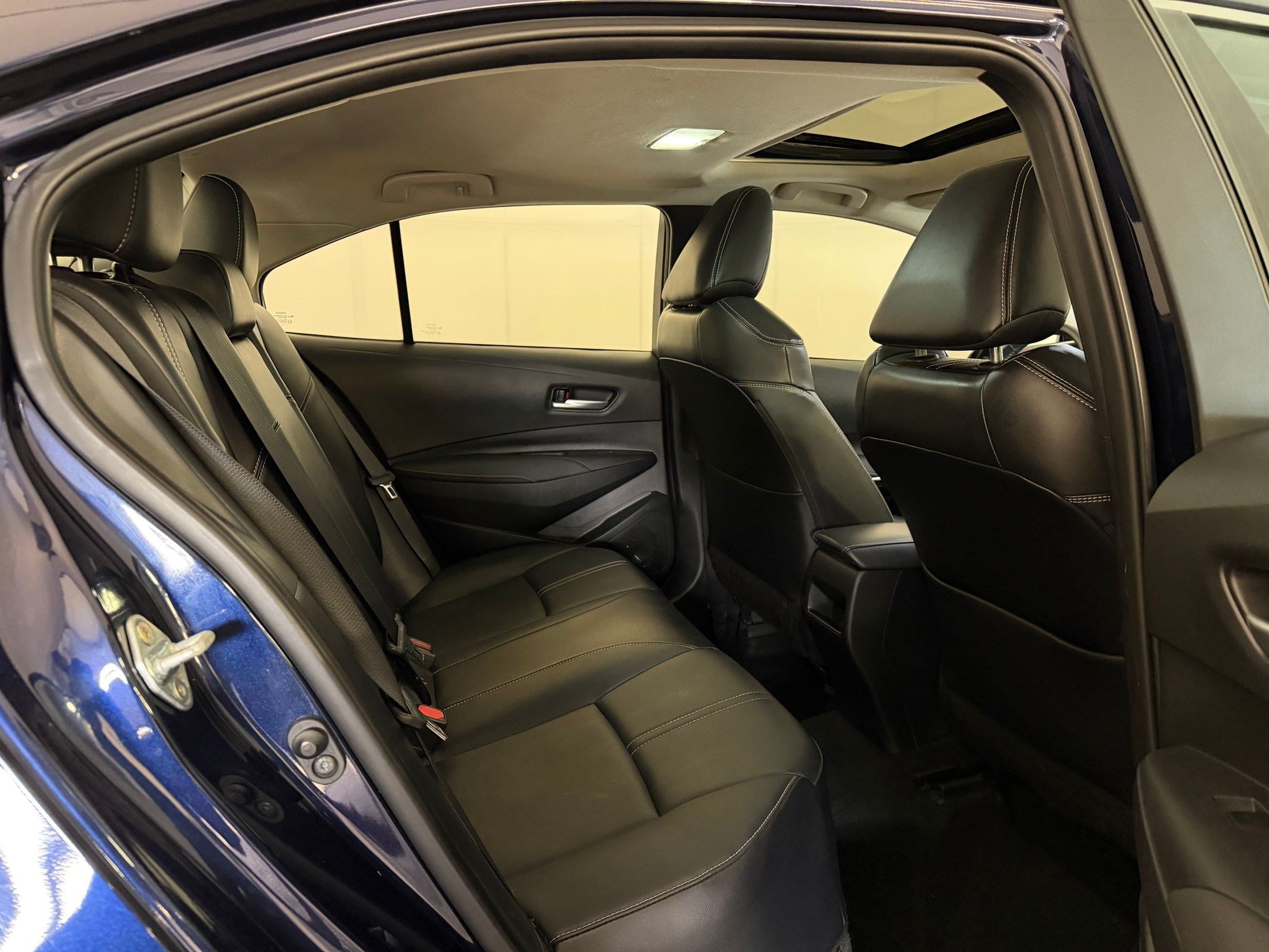 Used 2022 Toyota Corolla XLE FWD image 30