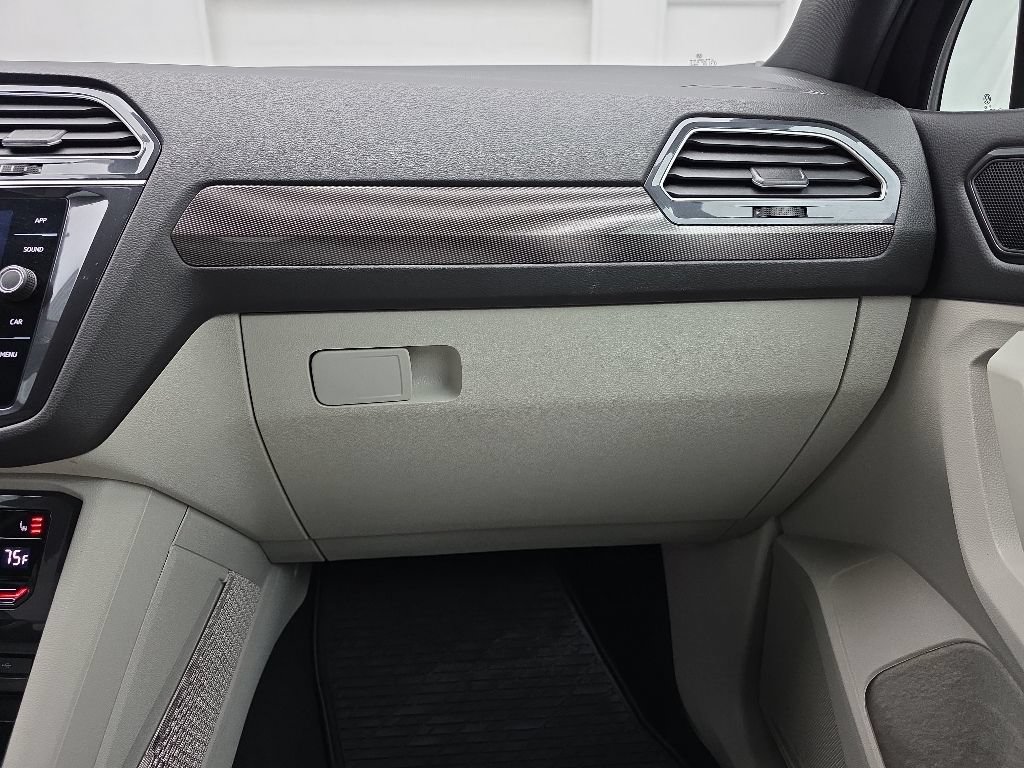 Used 2024 Volkswagen Tiguan SE R-Line AWD/4WD image 42