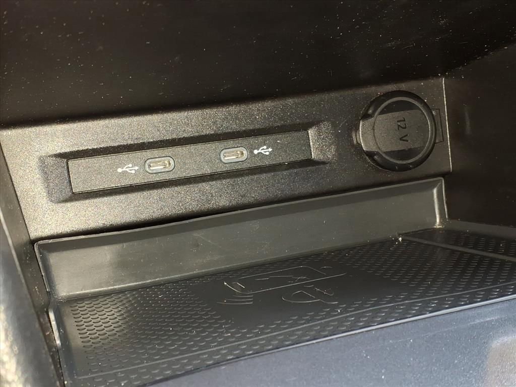 Used 2022 Volkswagen Tiguan SE w/ Panoramic Sunroof Package image 18