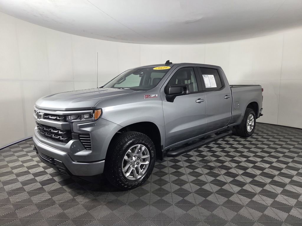 Used 2025 Chevrolet Silverado 1500 RST w/ Convenience Package II AWD/4WD image 4
