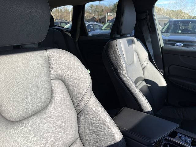 Used 2023 Volvo XC60 B5 Plus image 23