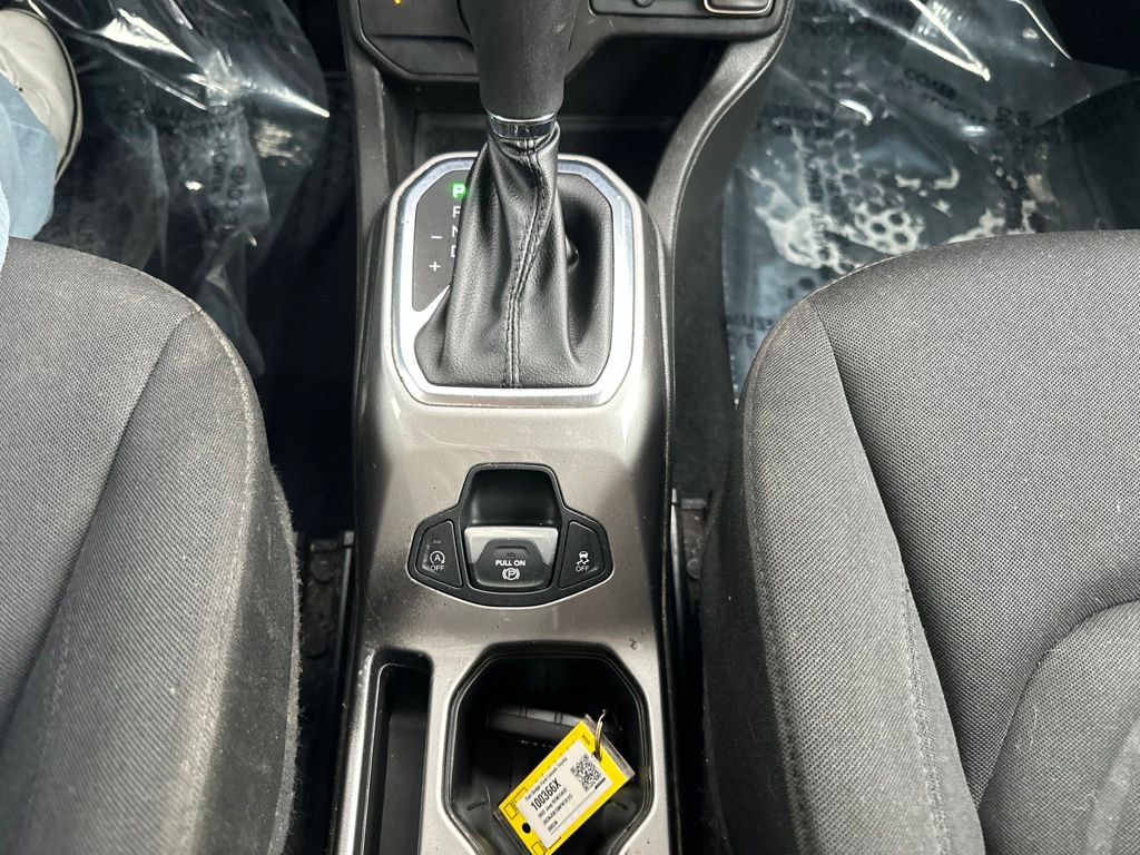 Used 2022 Jeep Renegade Latitude AWD/4WD image 41
