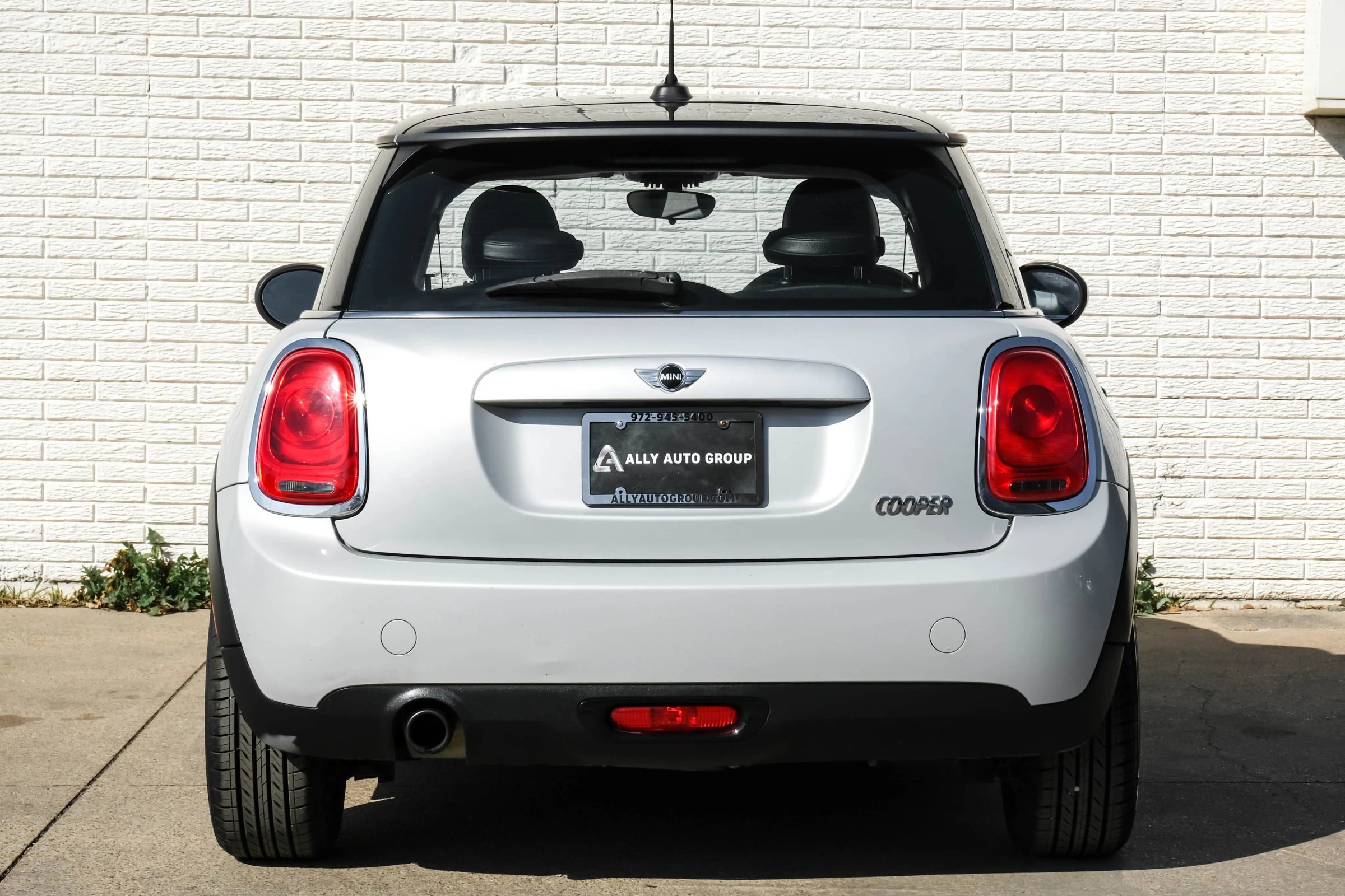 Used 2014 MINI Cooper 2-Door Hardtop image 8