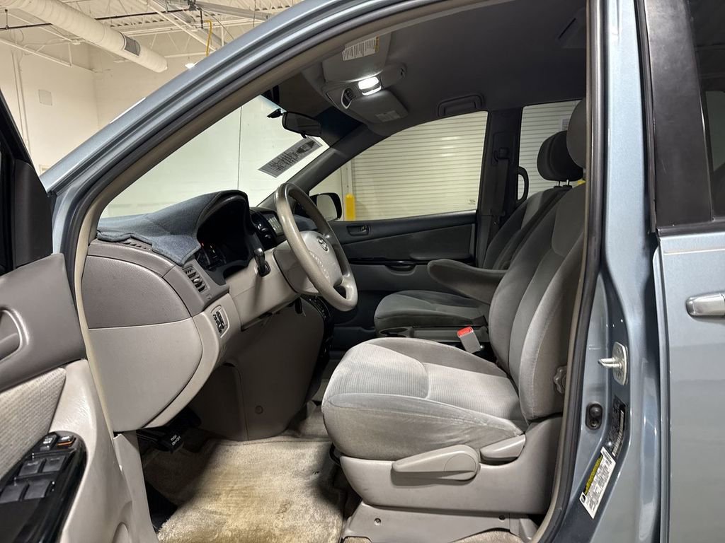 Used 2005 Toyota Sienna LE FWD image 18