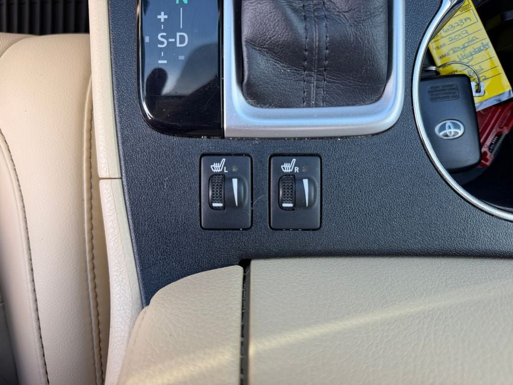 Certified 2019 Toyota Highlander XLE AWD/4WD image 25