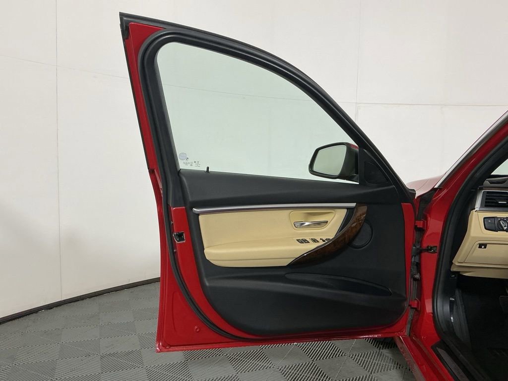 Used 2018 BMW 330e w/ Convenience Package image 18