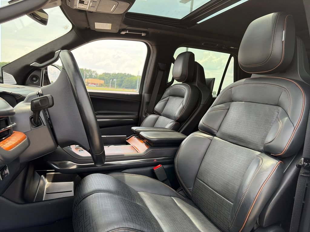 Used 2025 Lincoln Navigator L Black Label AWD/4WD image 17