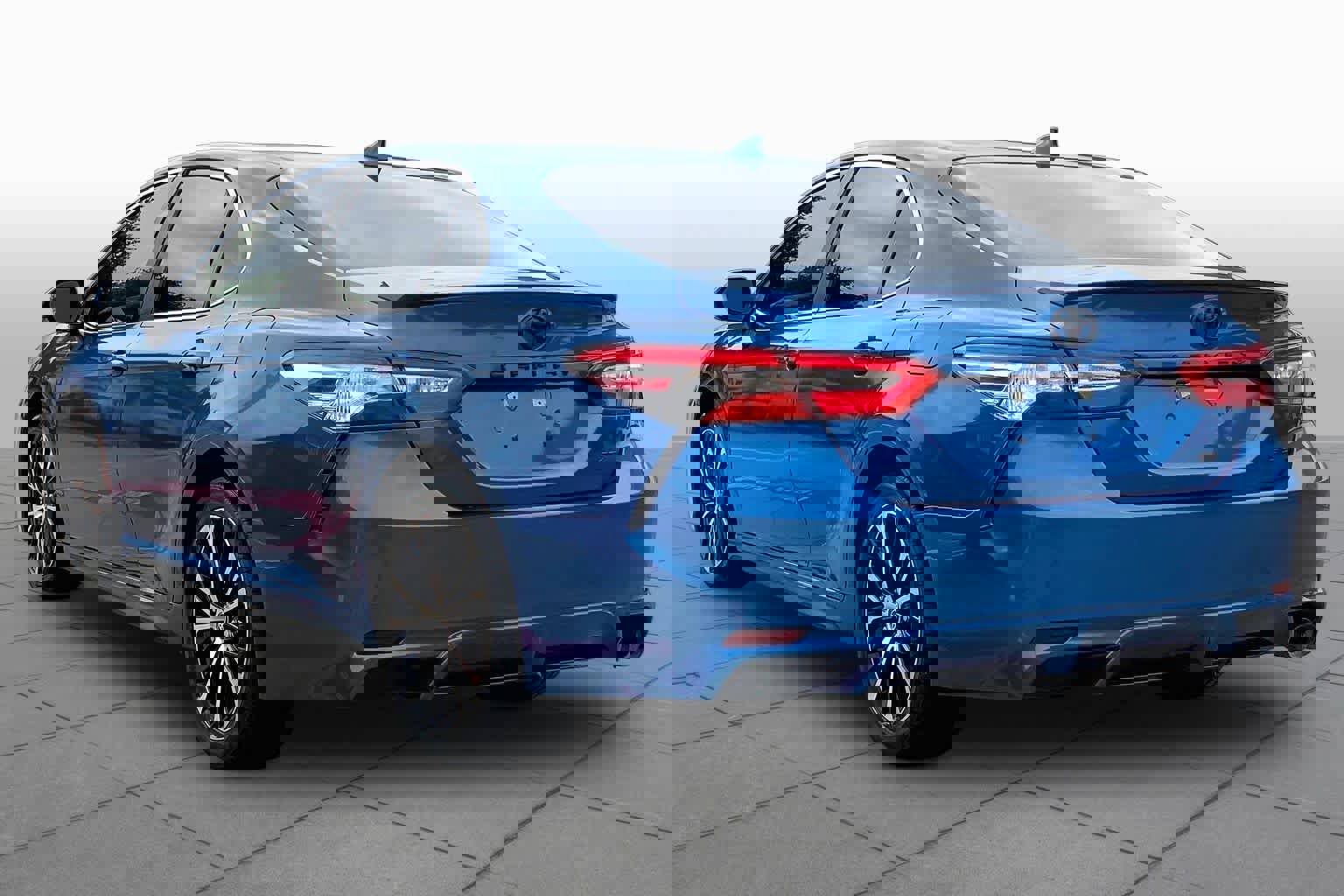 Used 2020 Toyota Camry SE w/ Convenience Package image 12