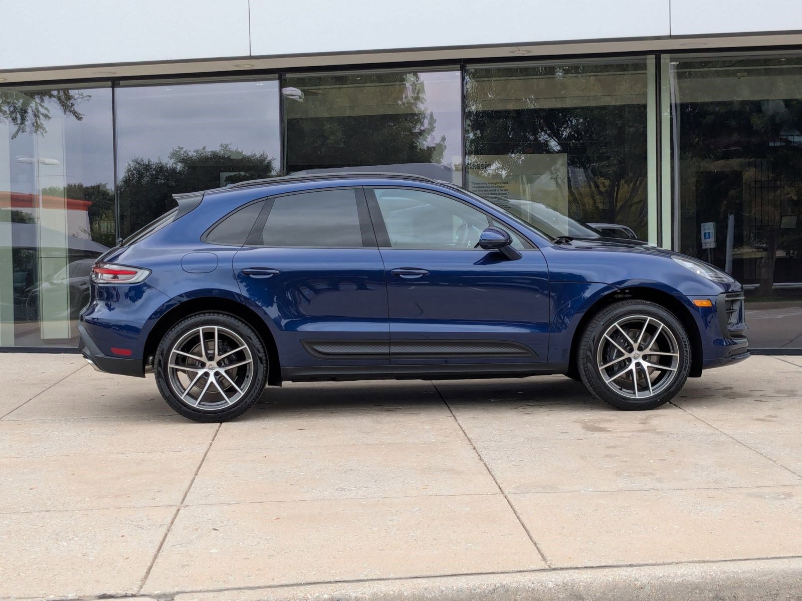 Certified 2026 Porsche Macan AWD/4WD image 8