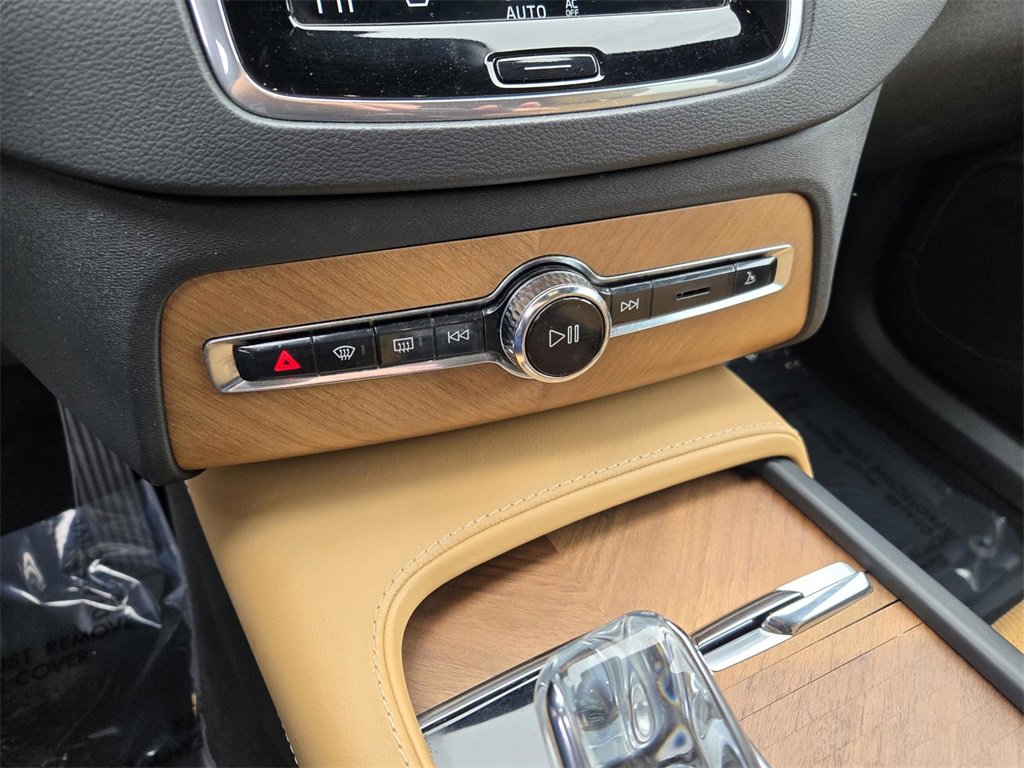 Used 2020 Volvo XC90 T8 Inscription image 23