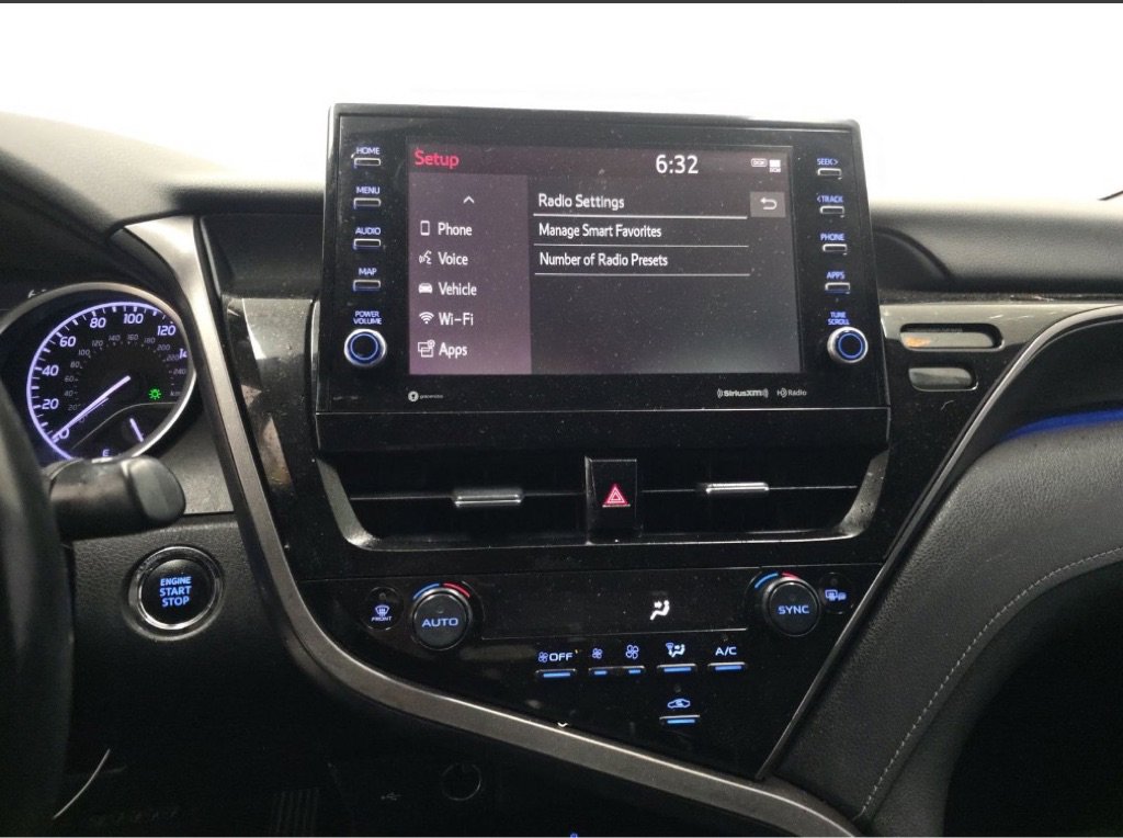 Used 2022 Toyota Camry XLE FWD image 3