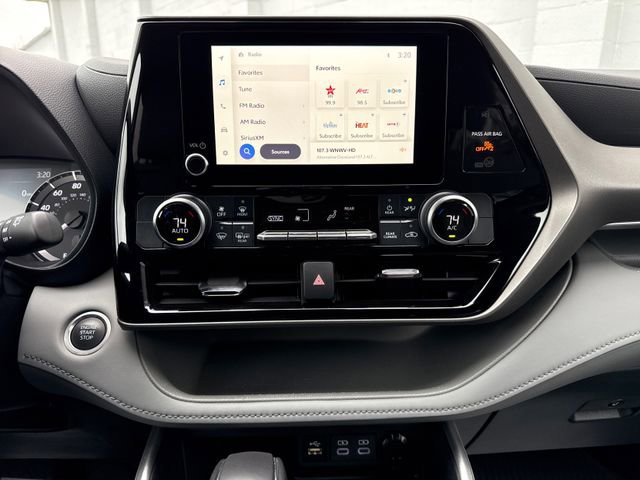 Used 2024 Toyota Highlander LE image 14