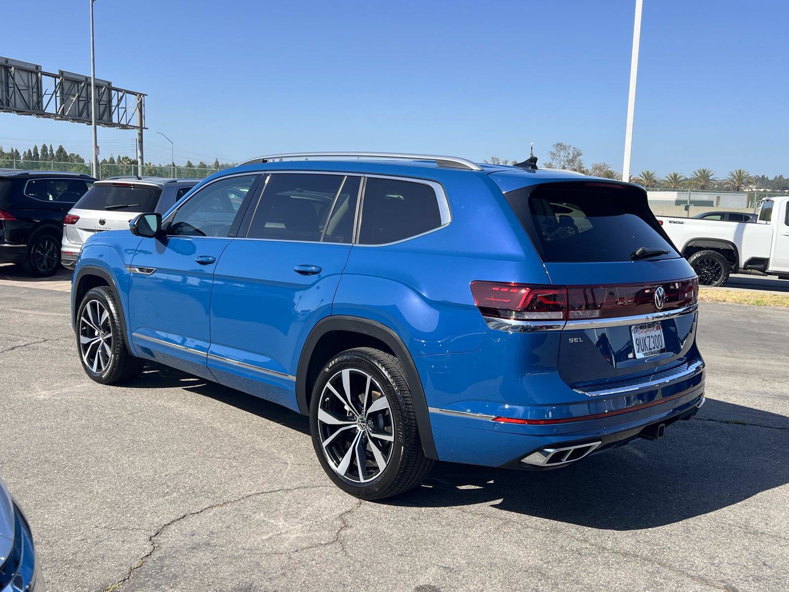 Certified 2025 Volkswagen Atlas SEL Premium R-Line AWD/4WD image 3