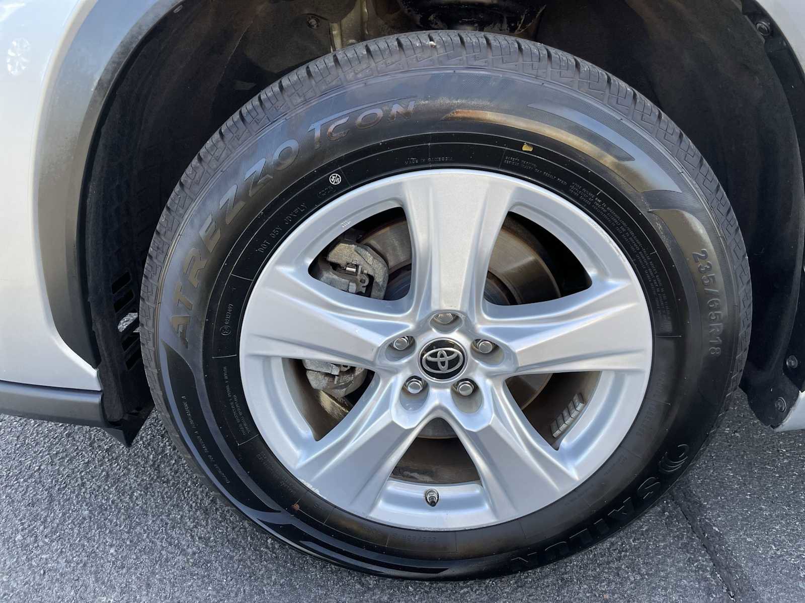 Used 2023 Toyota Highlander L image 18