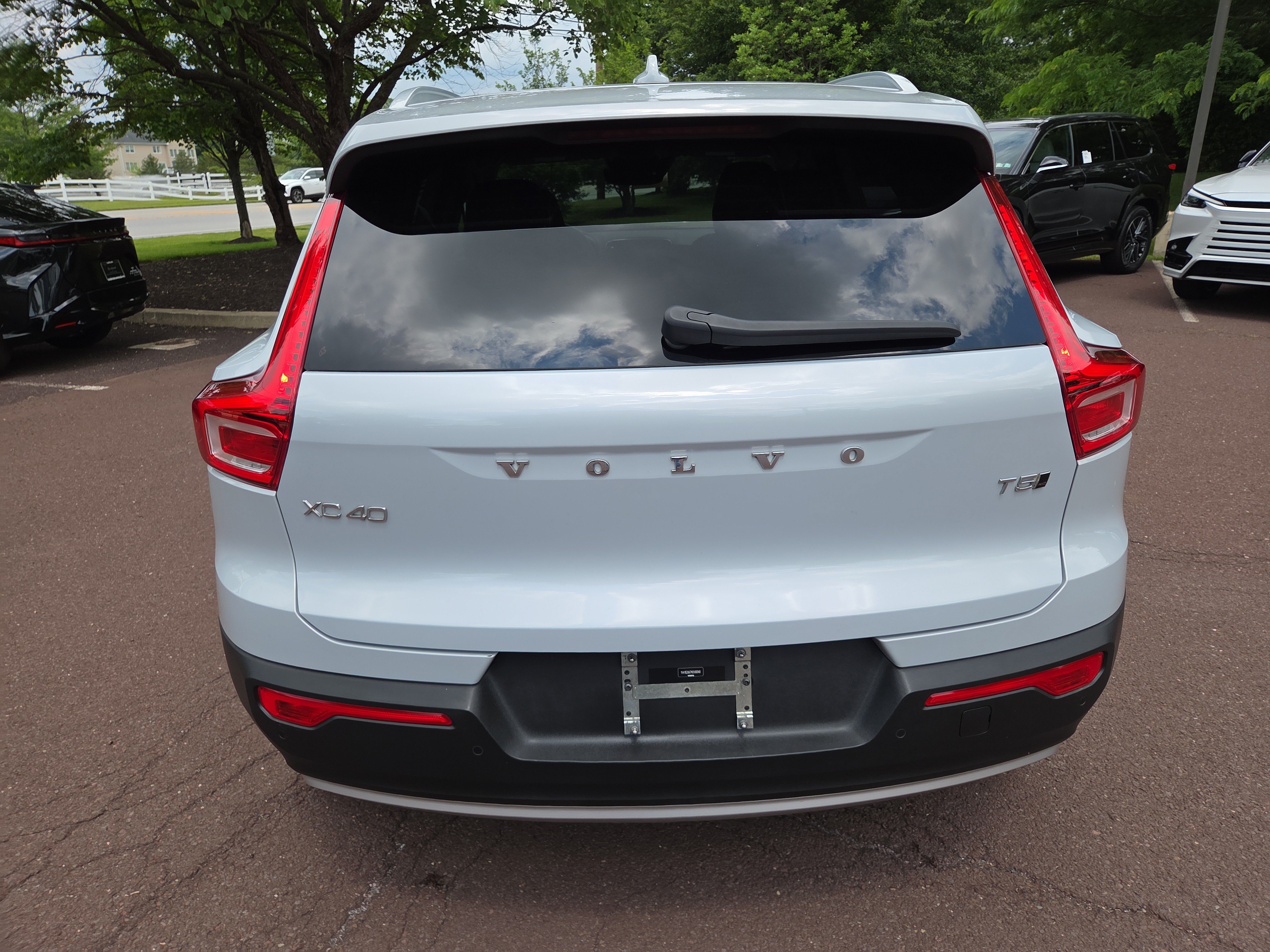 Used 2021 Volvo XC40 T5 Momentum w/ Premium Package AWD/4WD image 4