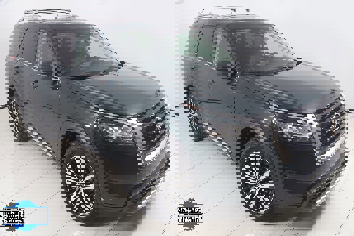 Used 2024 Nissan Pathfinder Platinum w/ Cargo Package image 20