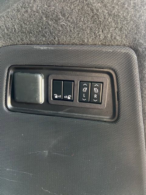 Used 2023 Cadillac Escalade ESV Premium Luxury image 25