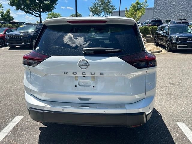 Certified 2026 Nissan Rogue SV FWD image 6