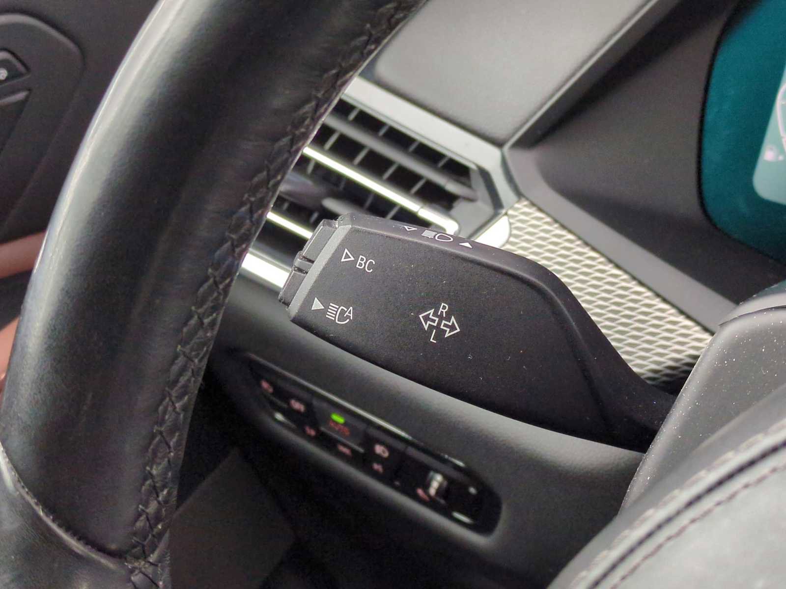 Used 2021 BMW X6 xDrive40i w/ M Sport Package image 28