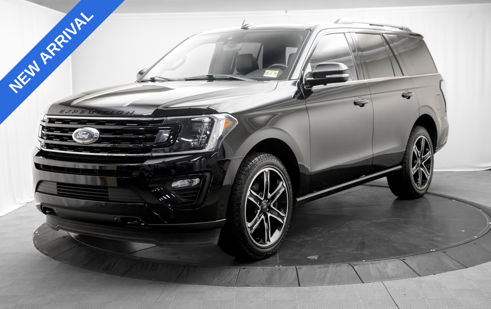 Used 2021 Ford Expedition Limited AWD/4WD image 3