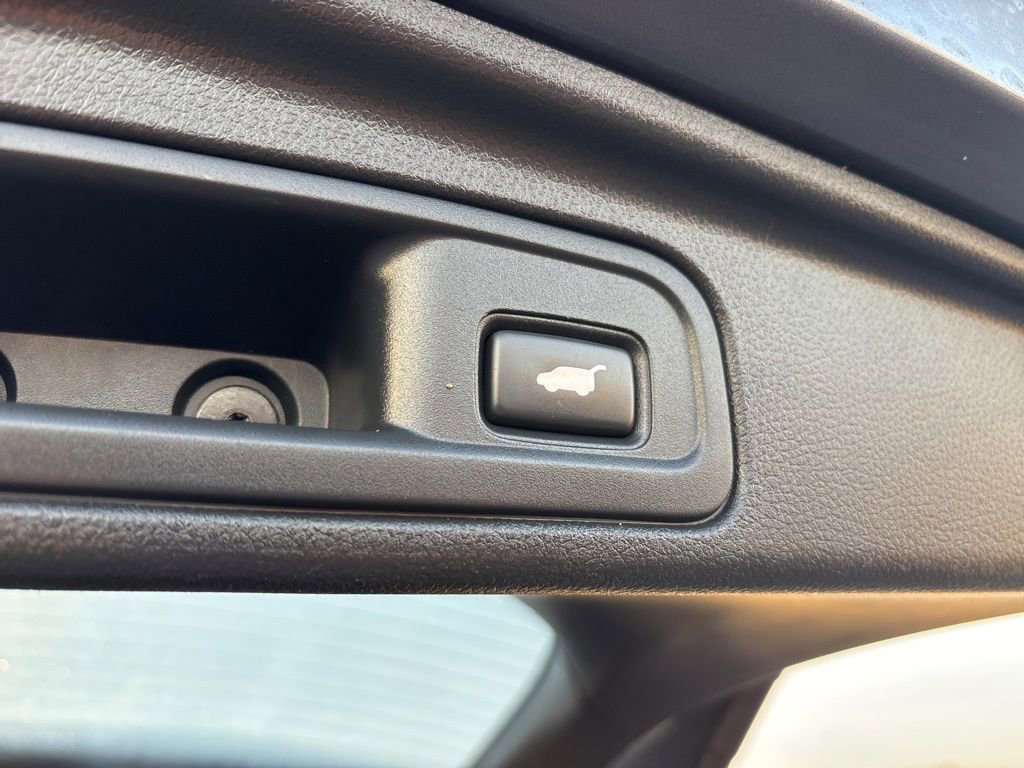 Used 2017 Honda Pilot Touring image 12