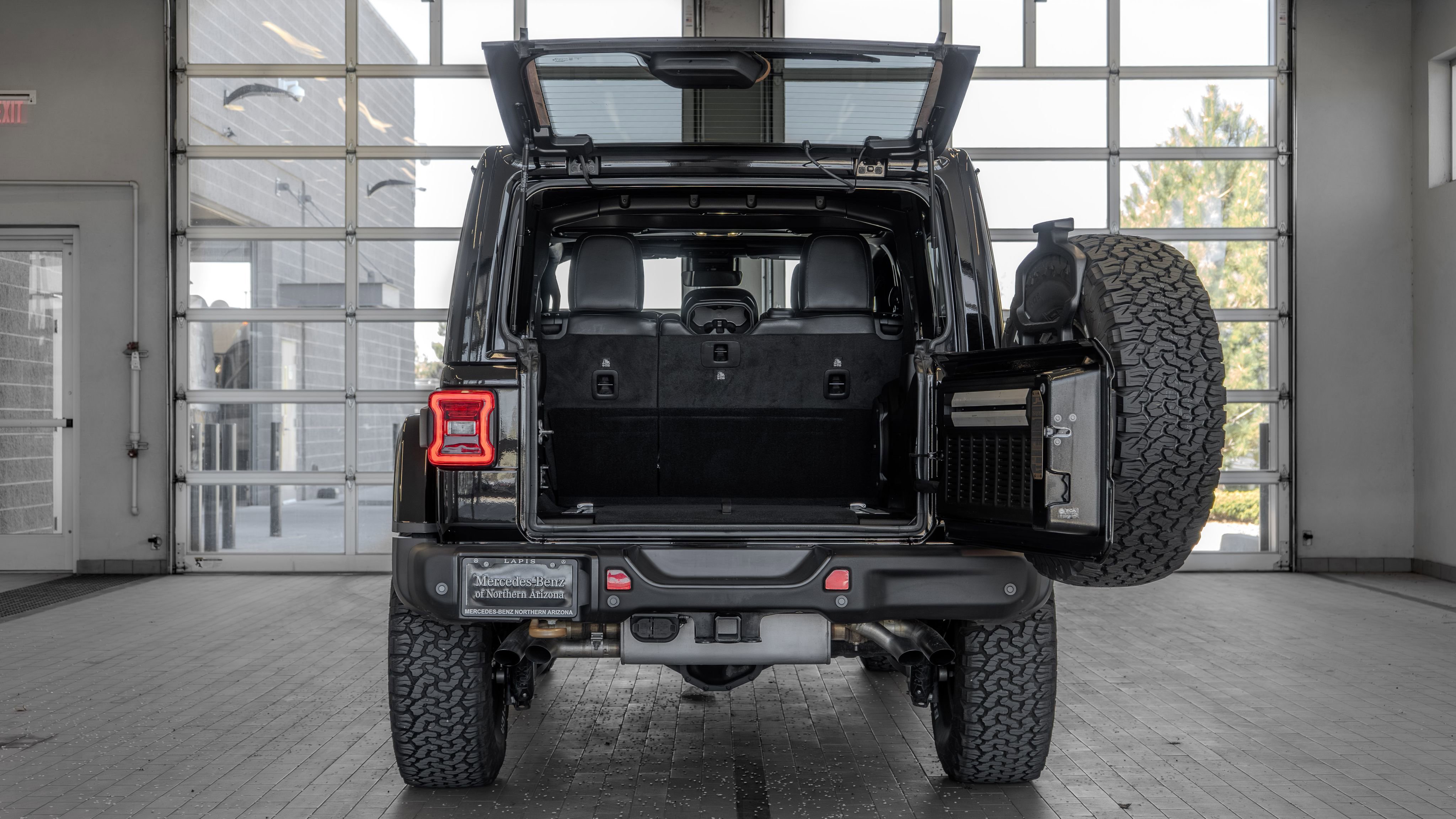 Used 2022 Jeep Wrangler Unlimited Rubicon w/ Trailer Tow Package image 16