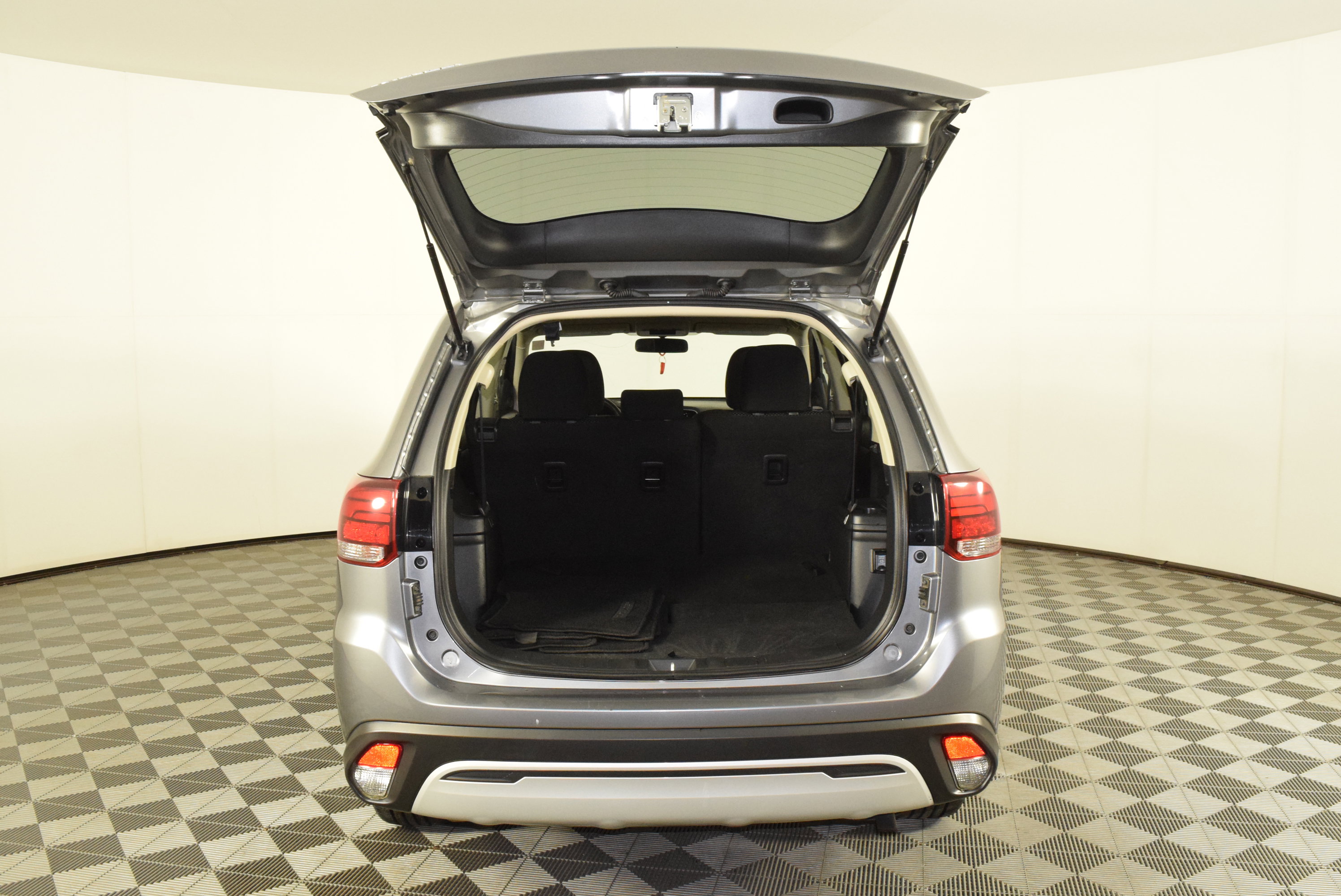 Used 2020 Mitsubishi Outlander ES image 36