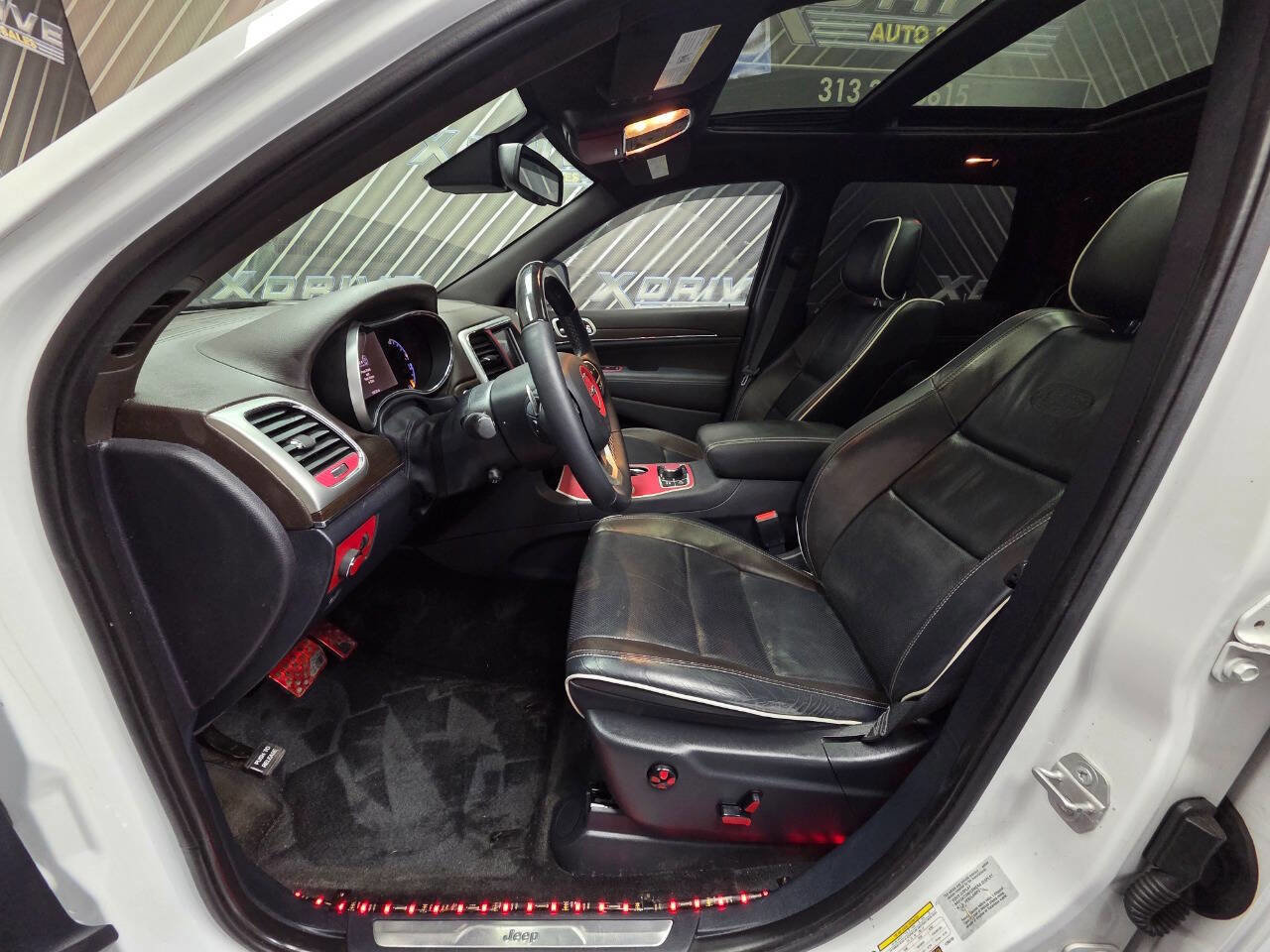 Used 2015 Jeep Grand Cherokee Overland w/ Advanced Technology Group image 16