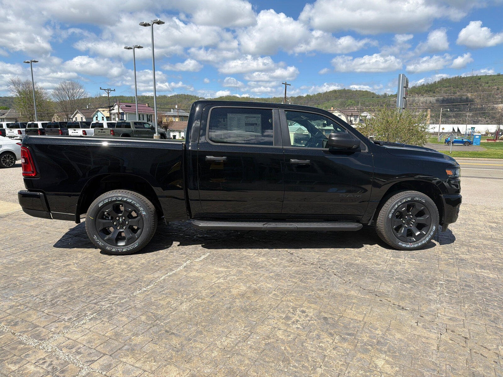 New 2026 RAM 1500 Express AWD/4WD image 9